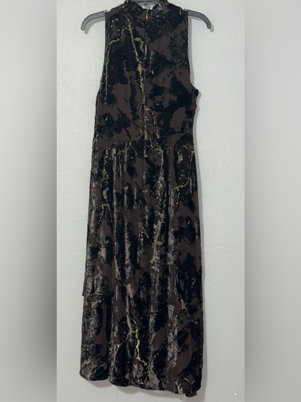 Donna Karan New York
Sleeveless
Metallic Burnout
Midi Dress - Picture 9 of 10
